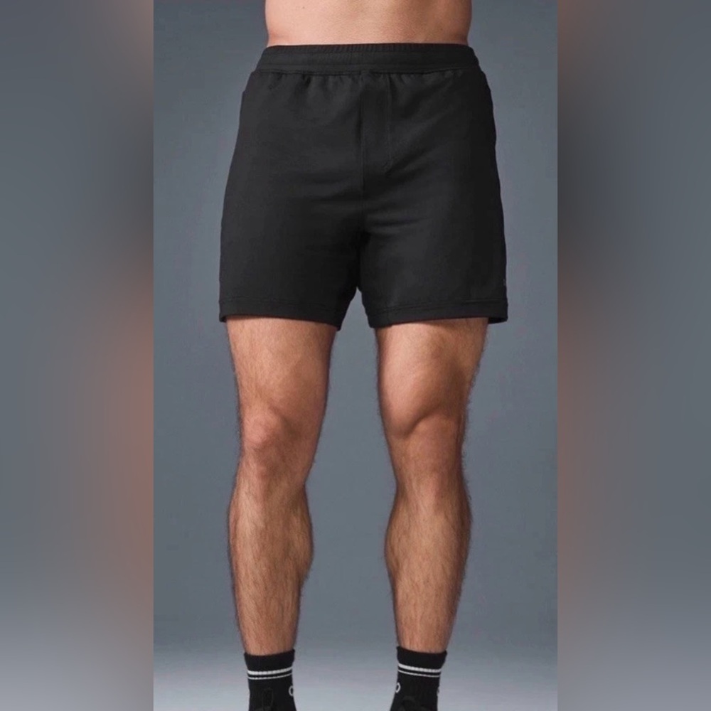 ALO Yoga Men’s “Conquer React Performance” Short 7” Inseam (M) *BESTSELLER* - Picture 2 of 10